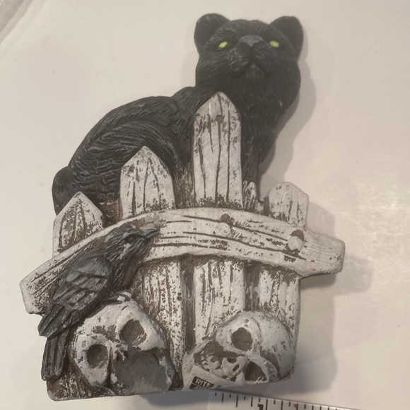 NWT & Vintage Set of Heavy Resin Cat figure, Tombstone, and “Casting Spells” box - Picture 3 of 6